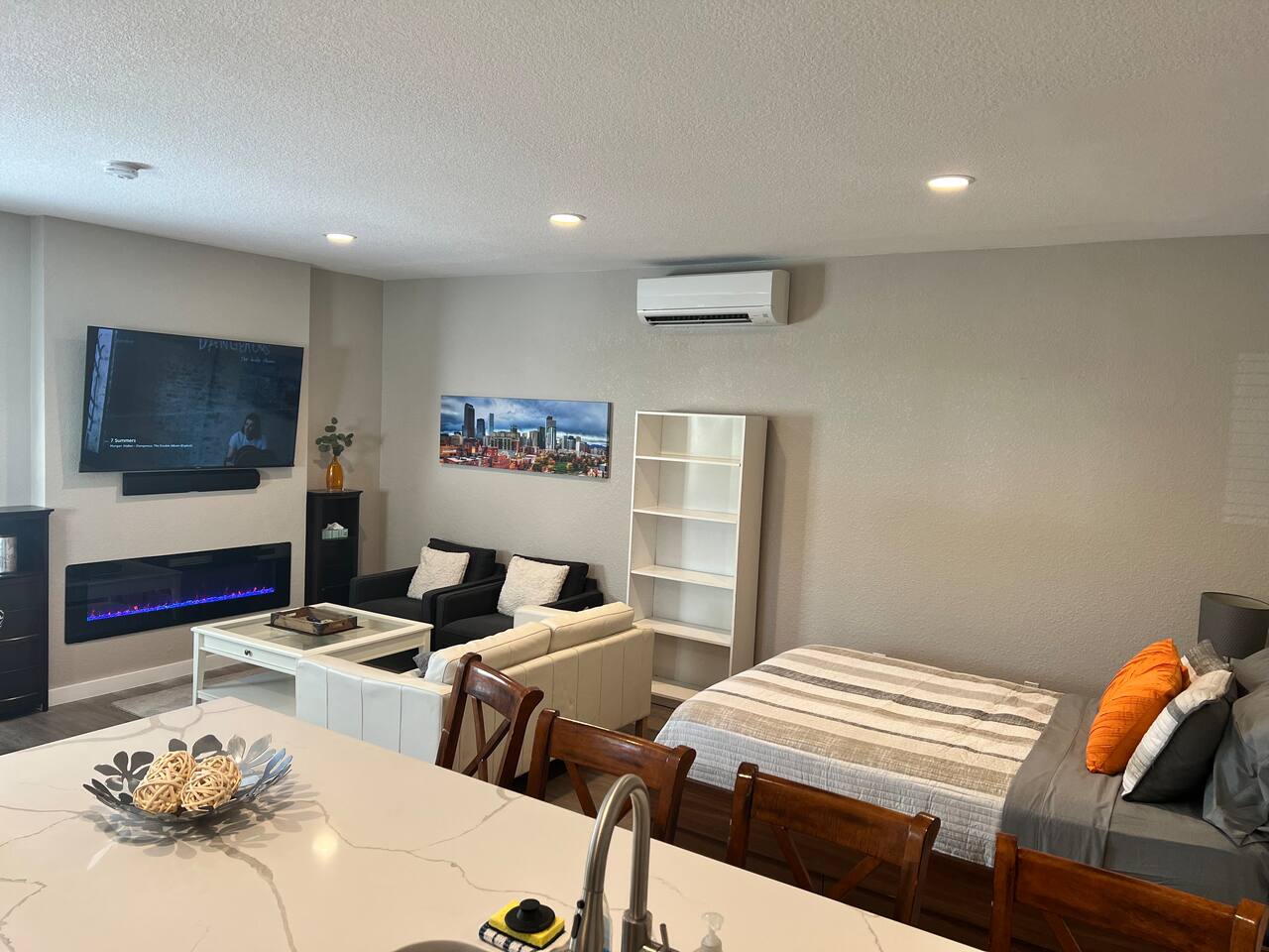 Minimal & Cozy Studio