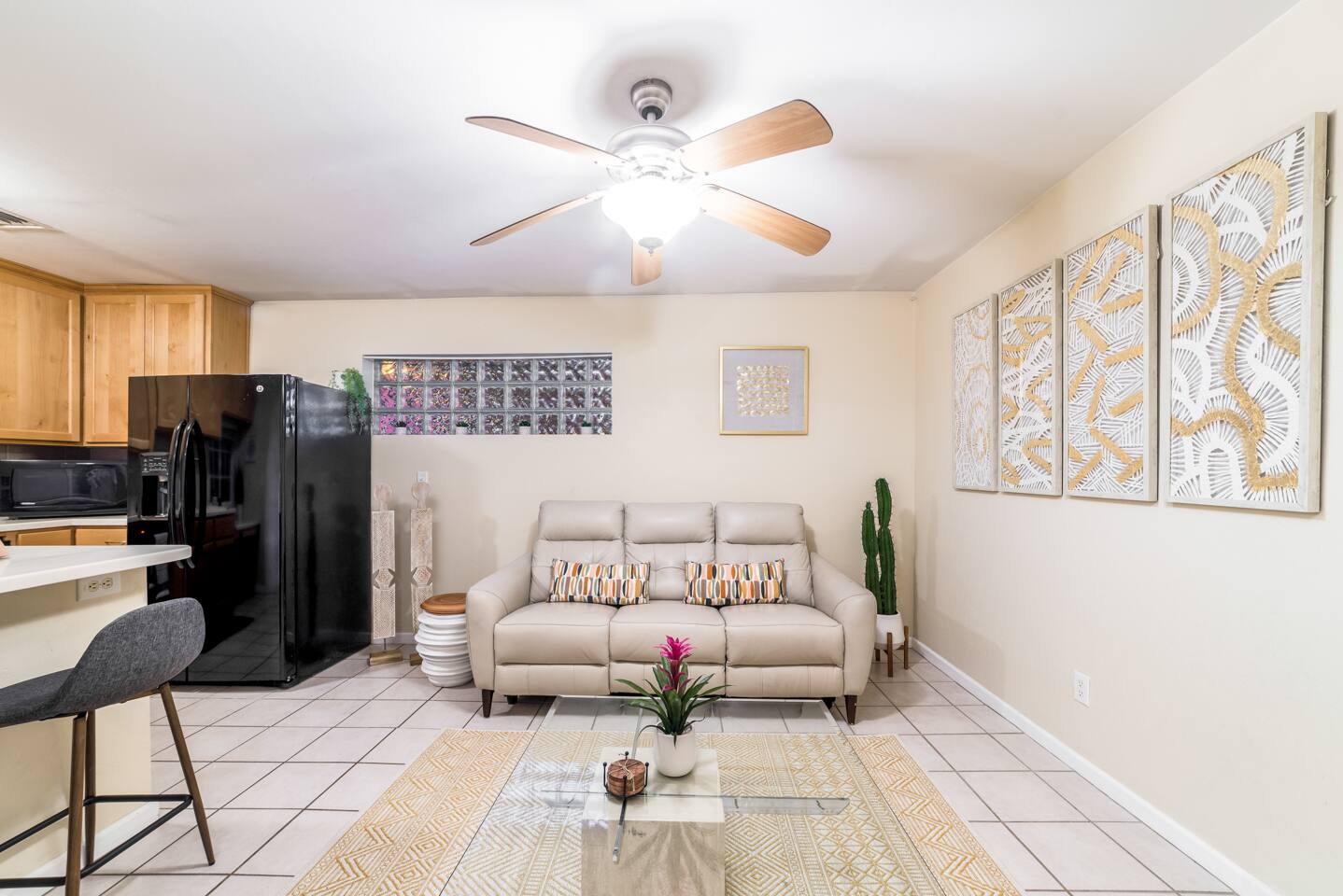 Chic Guest House Near UofA, Ideal for Remote Work