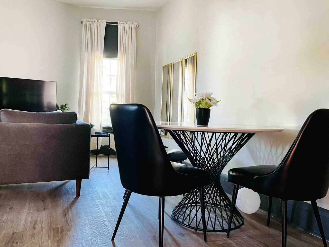 Suite Home Indiana #3 |KING 1BD/1BA Apartment