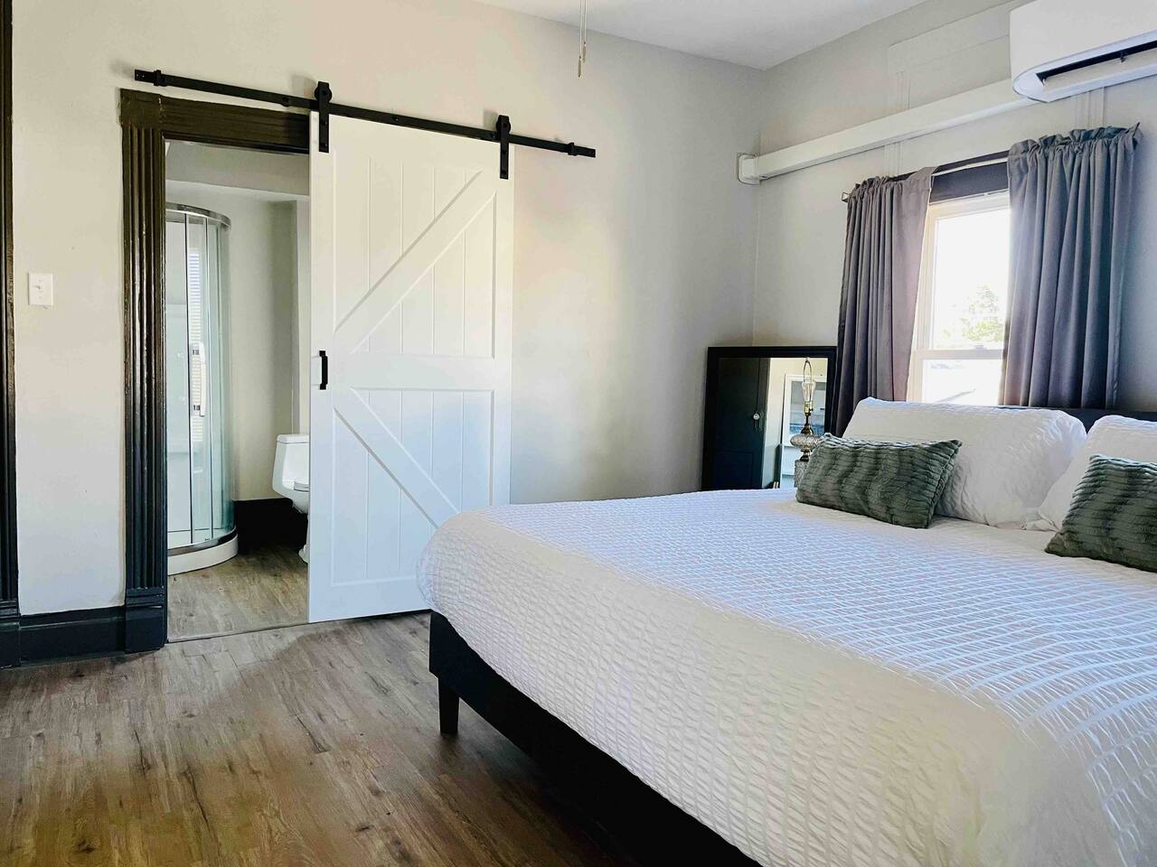 Suite Home Indiana #3 |KING 1BD/1BA Apartment