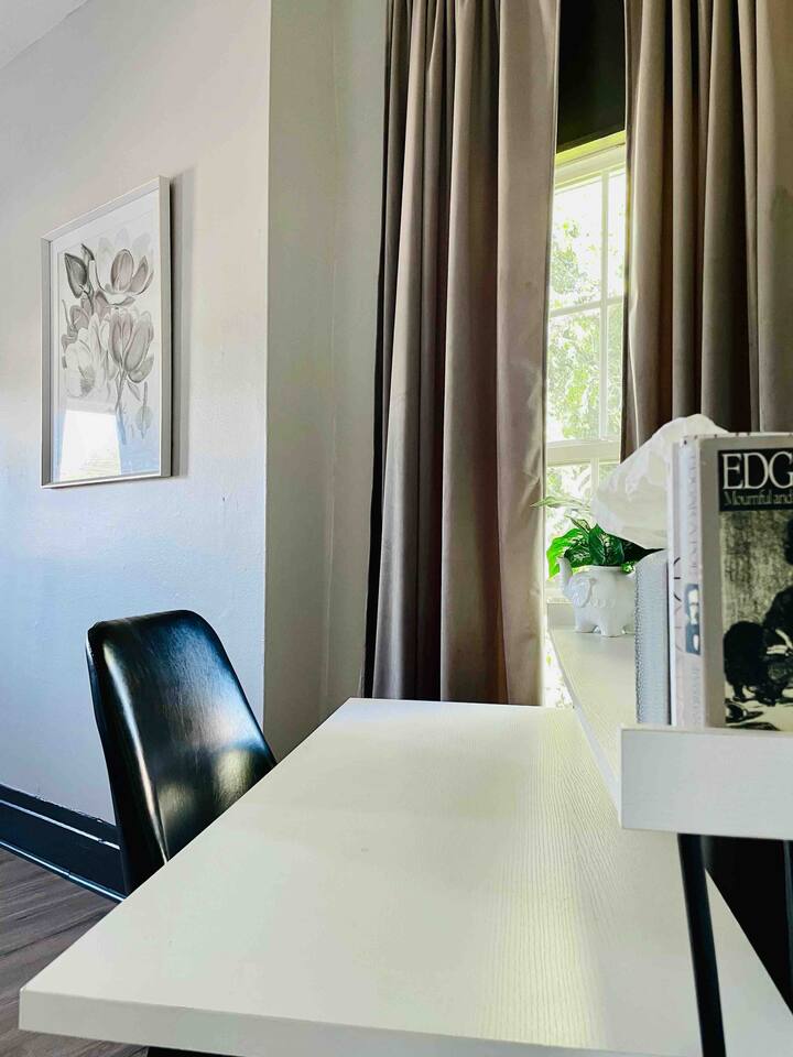 Suite Home Indiana #3 |KING 1BD/1BA Apartment photo 3