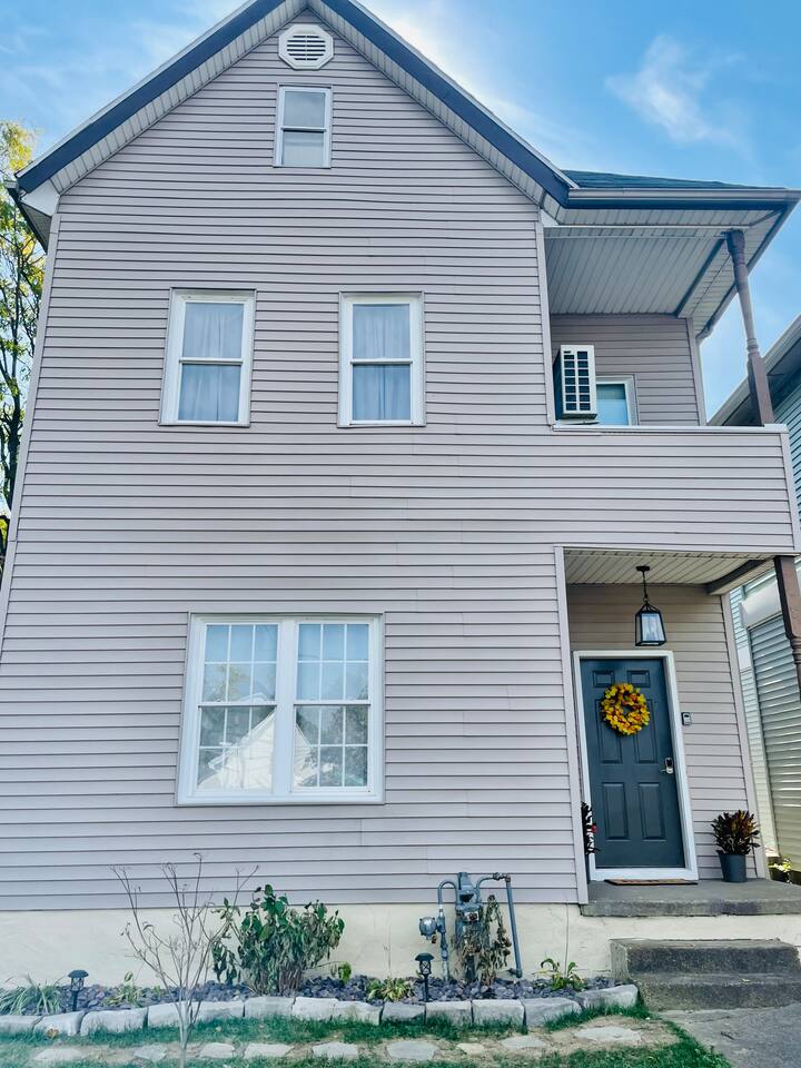 Suite Home Indiana #3 |KING 1BD/1BA Apartment photo 5