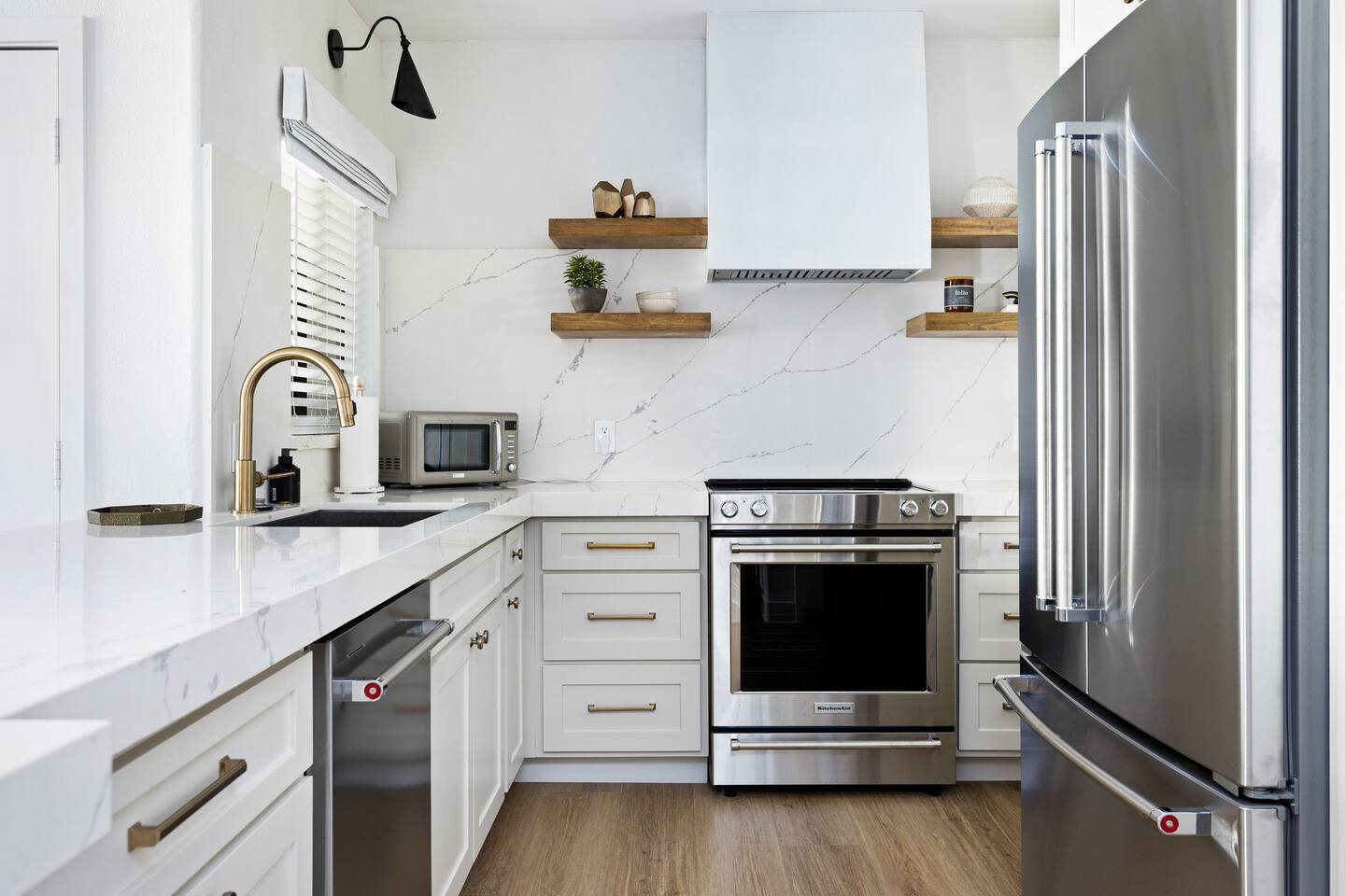 Ultra-Clean, Designer Condo, Next to Pool & Gym