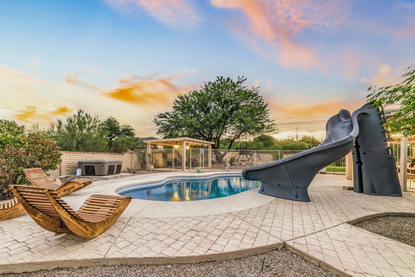 Spacious Family Retreat: Pool, Game Room Wow