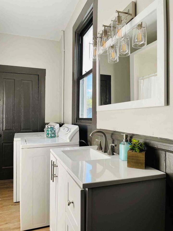 Suite Home Indiana #4 |QUEEN Cozy Studio Apartment photo 5