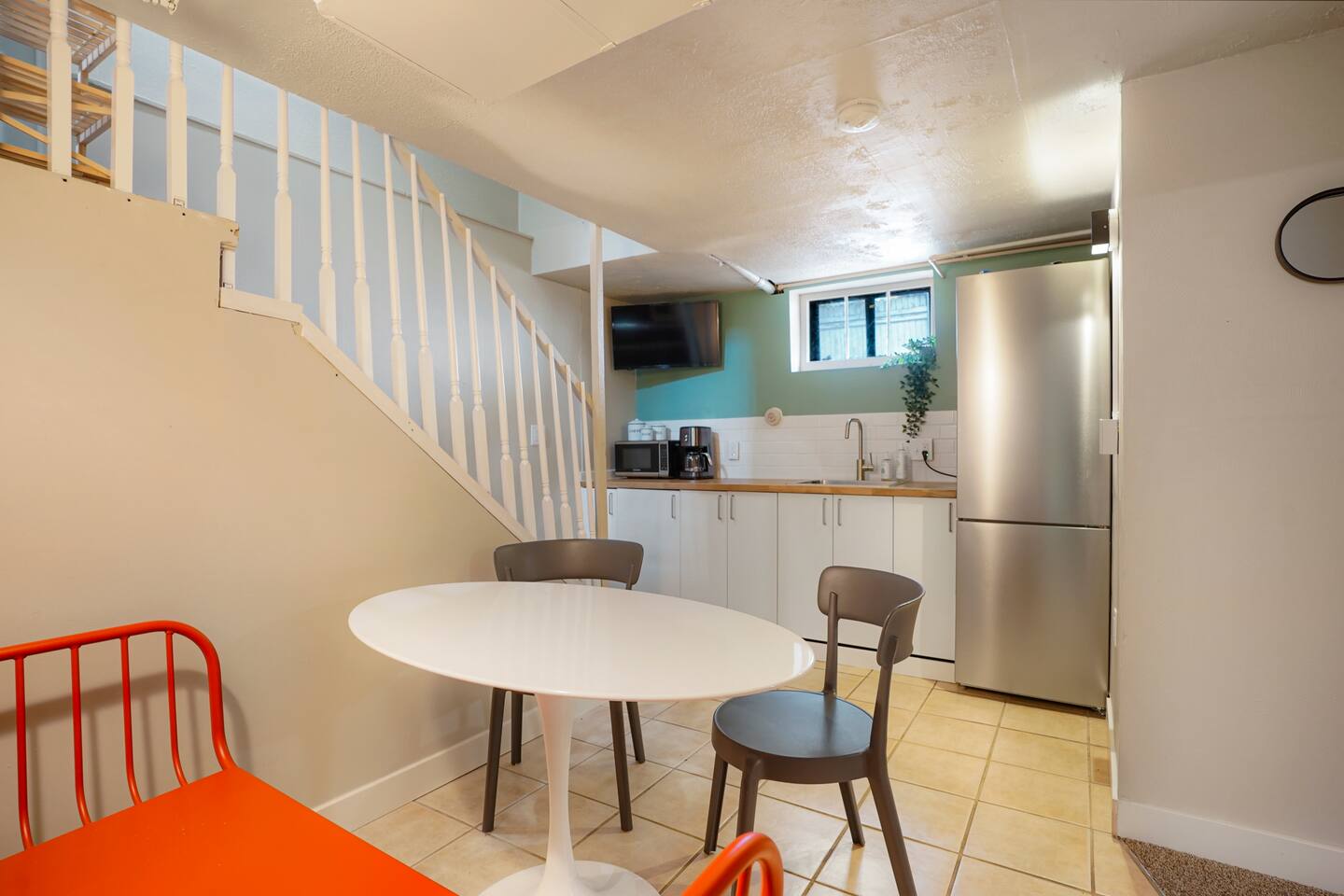 Funky Basement Flat w/ Arcade Games & Office Space