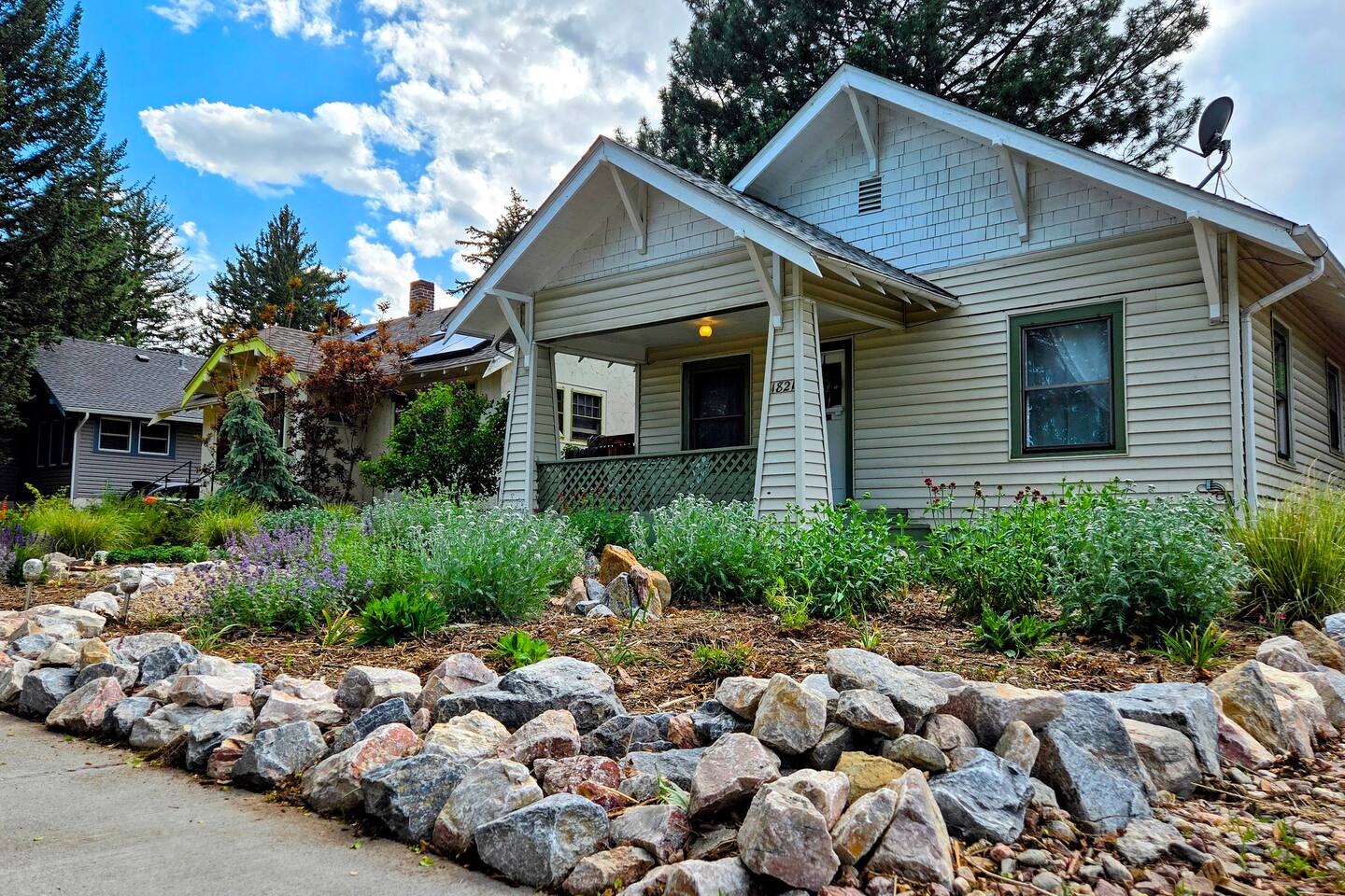 5 bed historic house with laundry, games & records