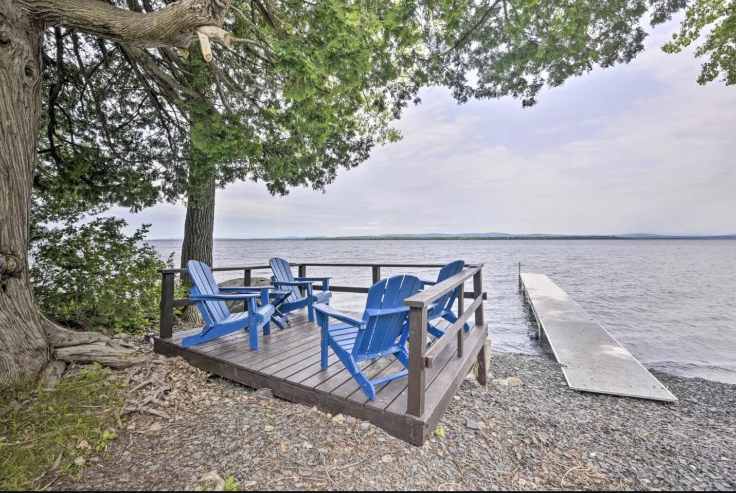 Big Camp Lakefront: Juststeps to the water!