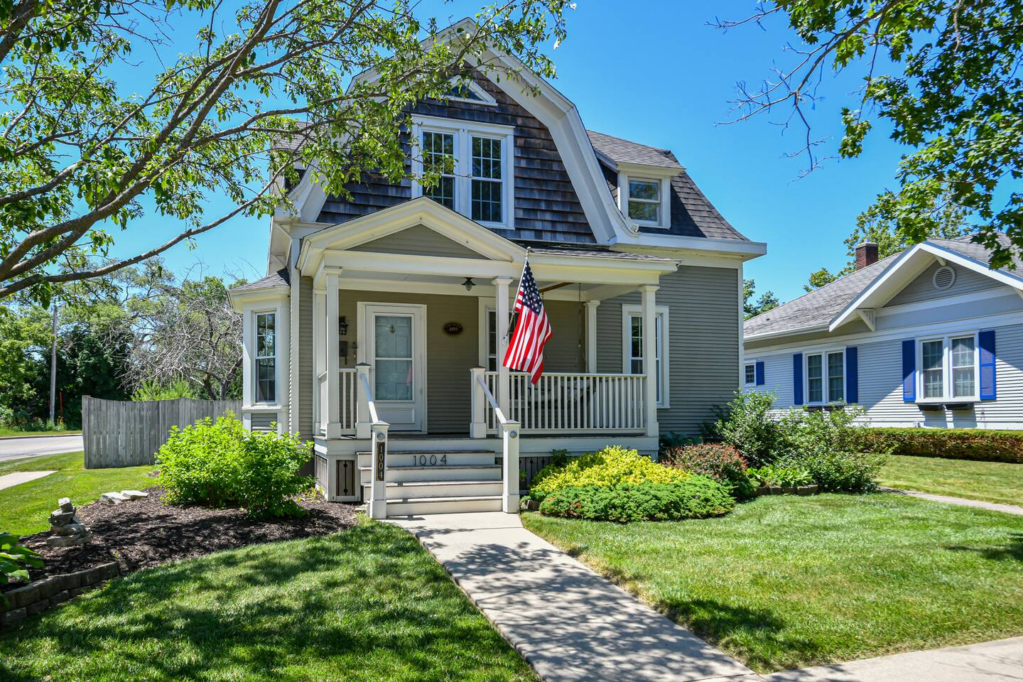 COZY Cottage | 4 BEDS |  Fenced yard