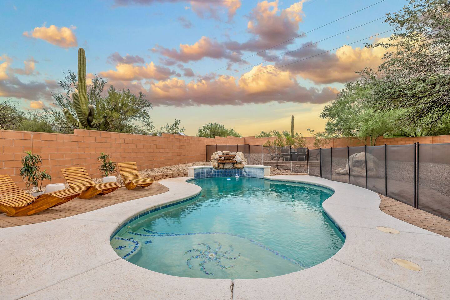 Mountain Side Big 5BD House in the Foothills Wow