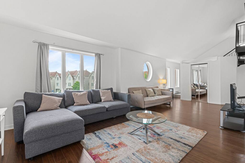 Spacious condo w/ balcony & living space