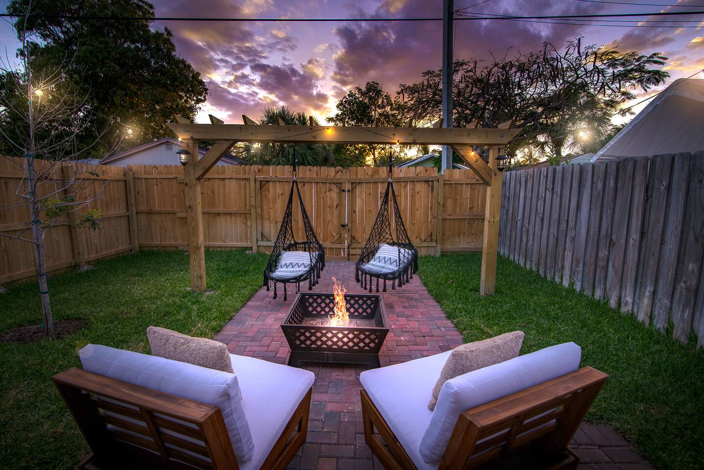King Beds - New Home Fully Fenced In Pet Friendly!