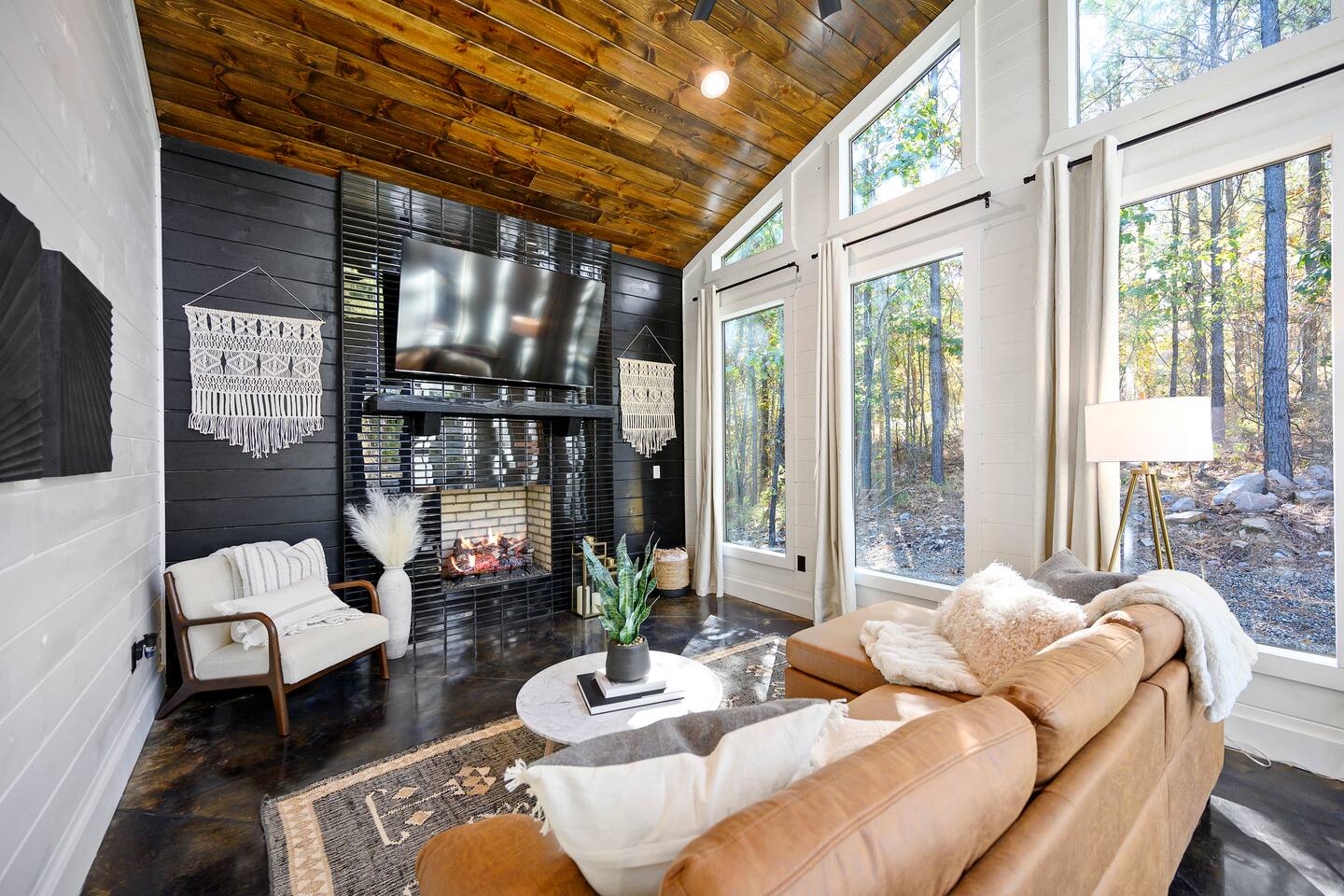 The Onyx | Secluded Couples Cabin | Hot Tub