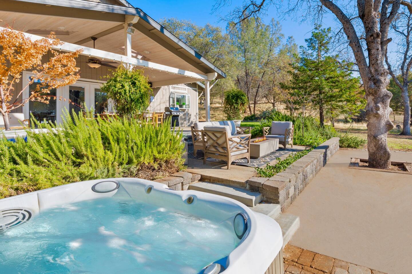 Black Bear Escape by TGYR W/Hot Tub/Fire Pit/Outdoor BBQ Grill