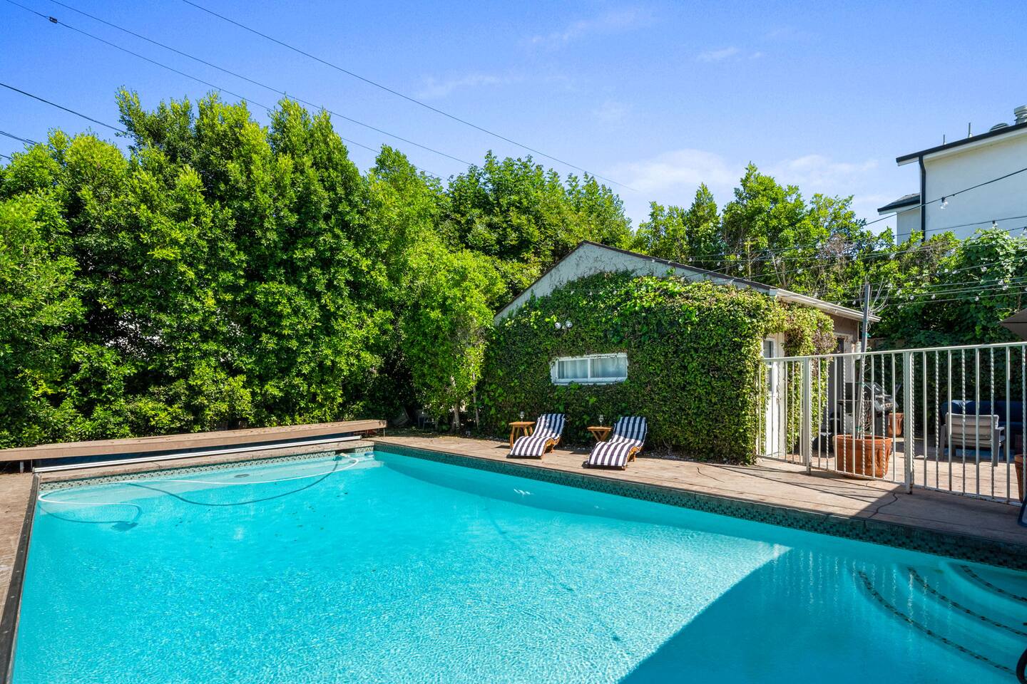 4BR Oasis Near Ventura Blvd with Pool, Ping Pong, BBQ Fun