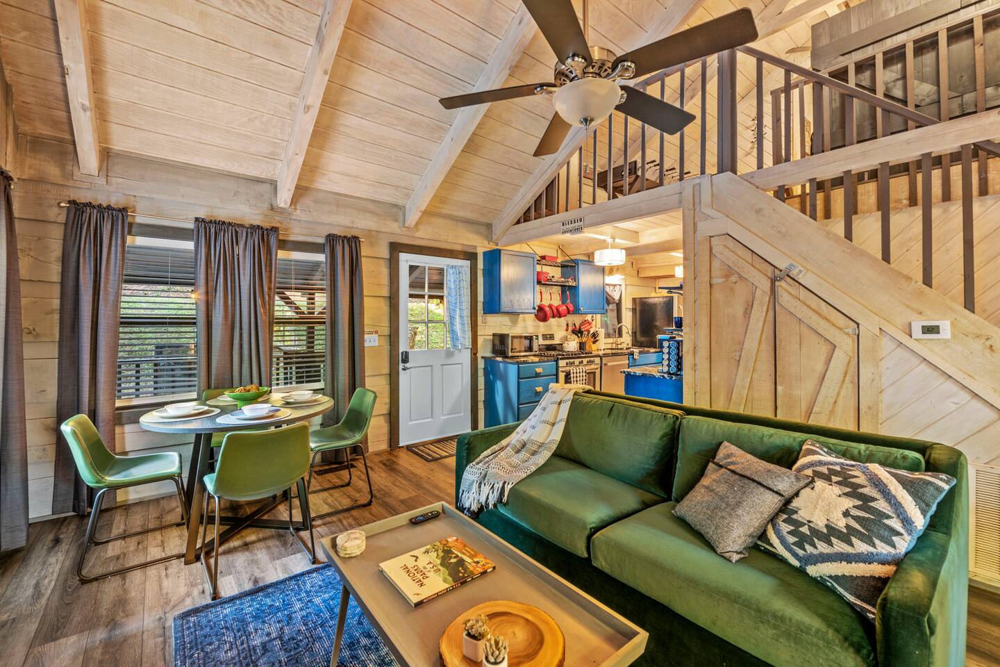 Unique Charm~Central Location~Hot Tub~Games