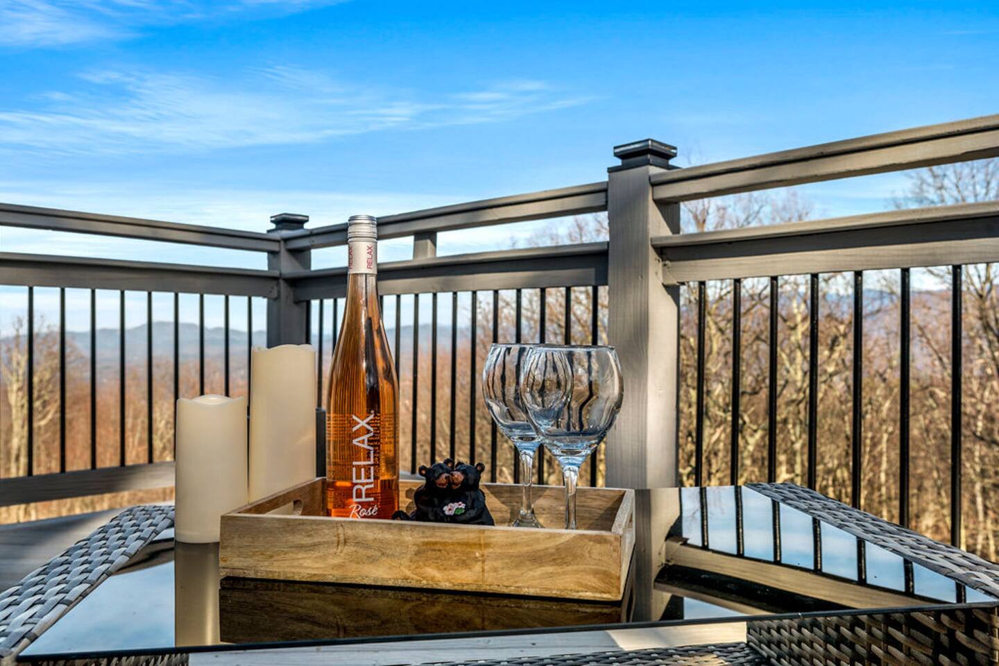 Mt Top Views/Hot Tub/Pool/Foosball/5 Star Chalet! in Gatlinburg, US