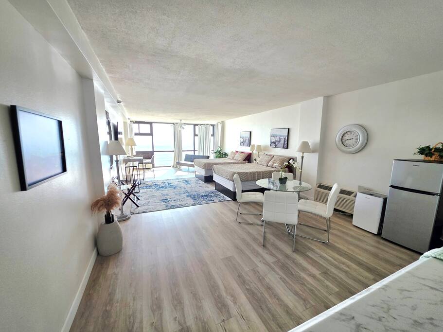 Daytona Beach Oceanfront panoramic views lg studio