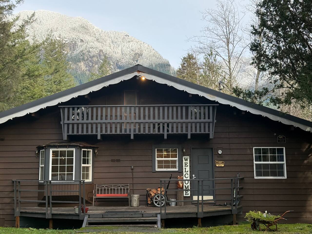 Fox Creek Retreat (4 acres A/C view EV hot tub)