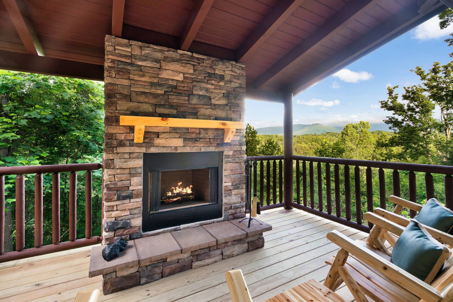 Amazing Views/Wood FP/Hot tub/King Beds/Games