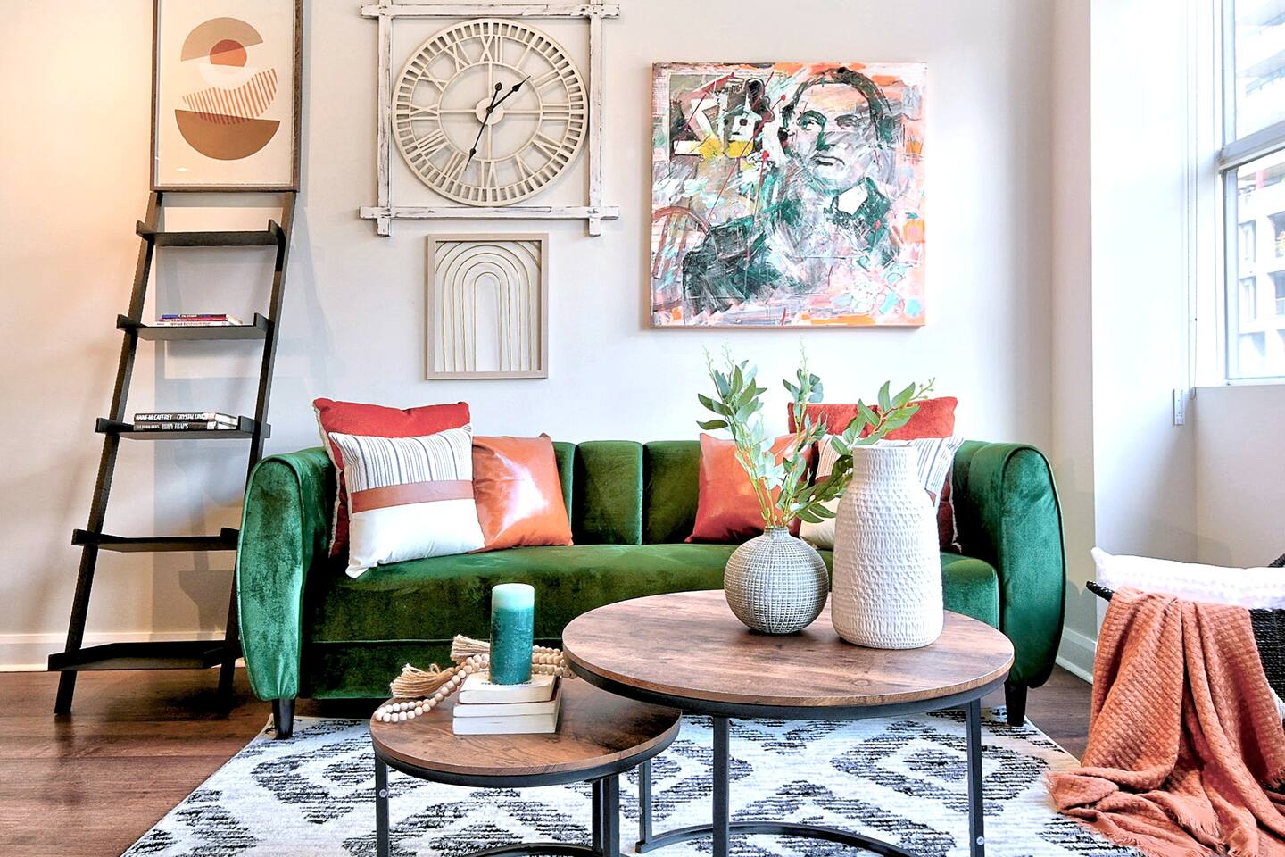 Stylish Space in the Heart of Toronto w/ Parking