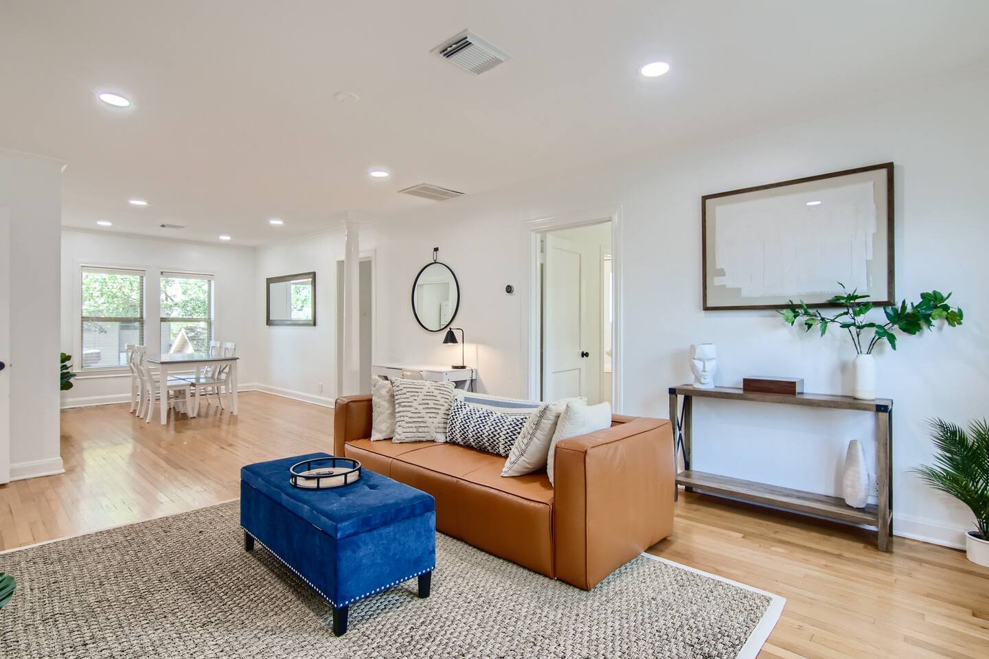 1720 Fairview 2KING/1BA Top Apt Duplex + Pets Ok!