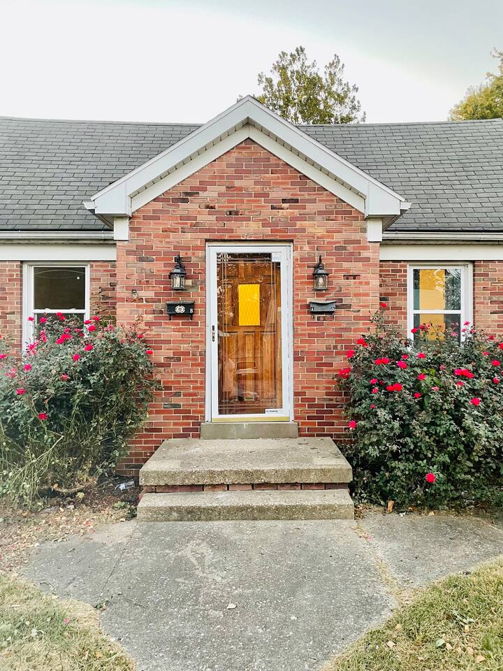 Suite Space A | KING 1BD/1BA Apt near UE