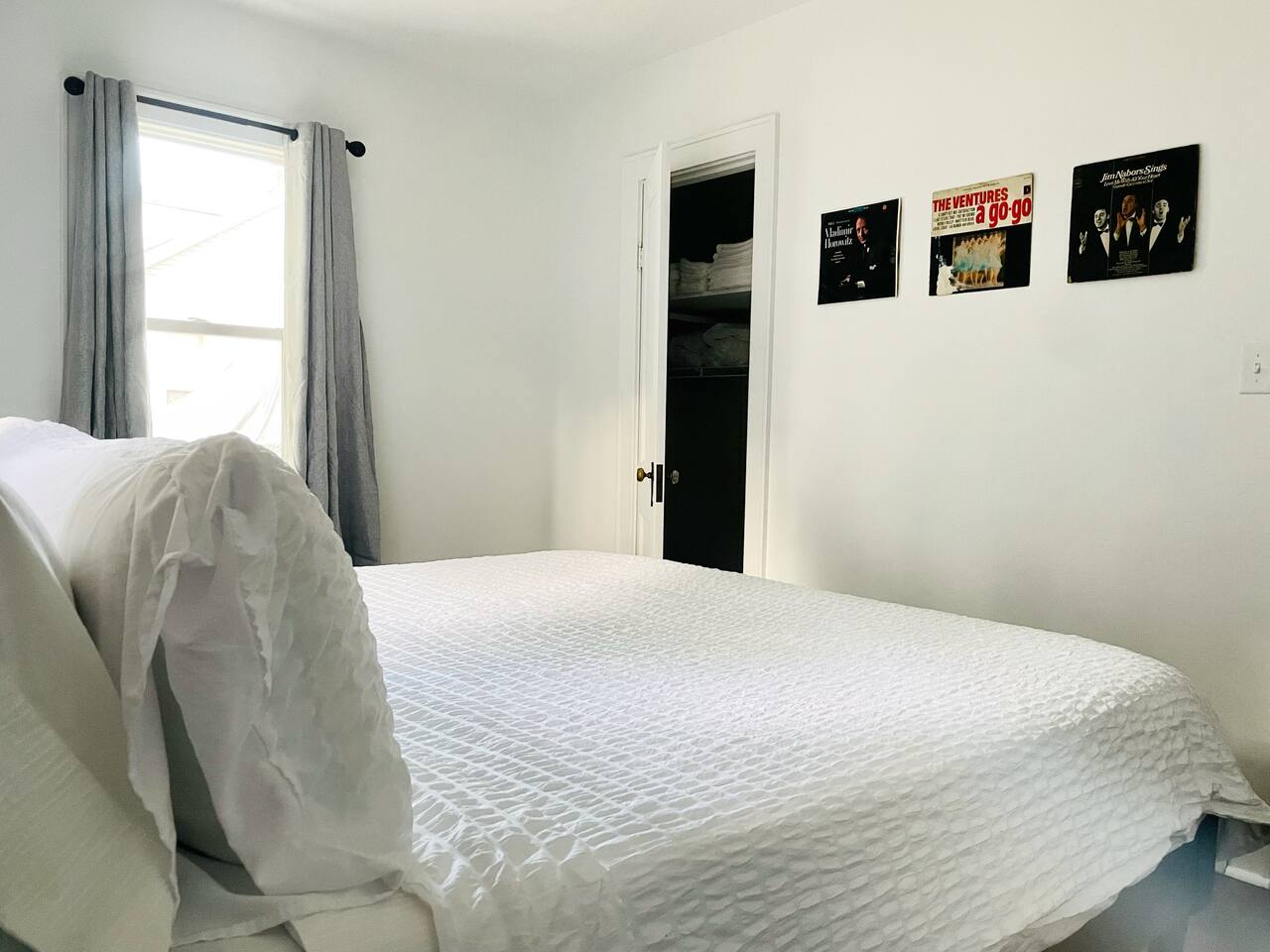 Suite Space A | KING 1BD/1BA Apt near UE