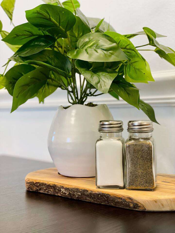 Suite Space A | KING 1BD/1BA Apt near UE