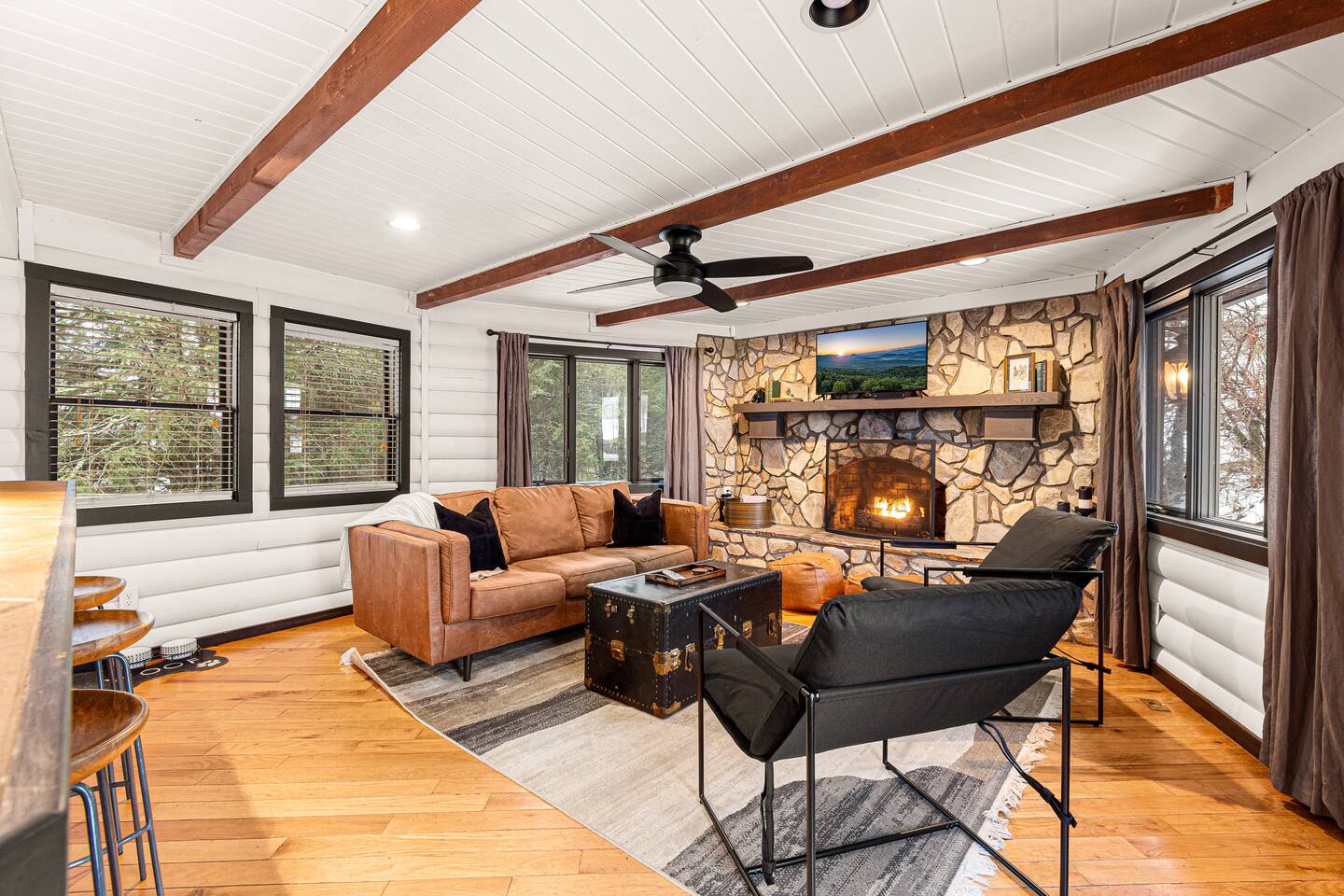 Hot Tub! Bunks! Dog Friendly! Mins to Dwntwn Boone