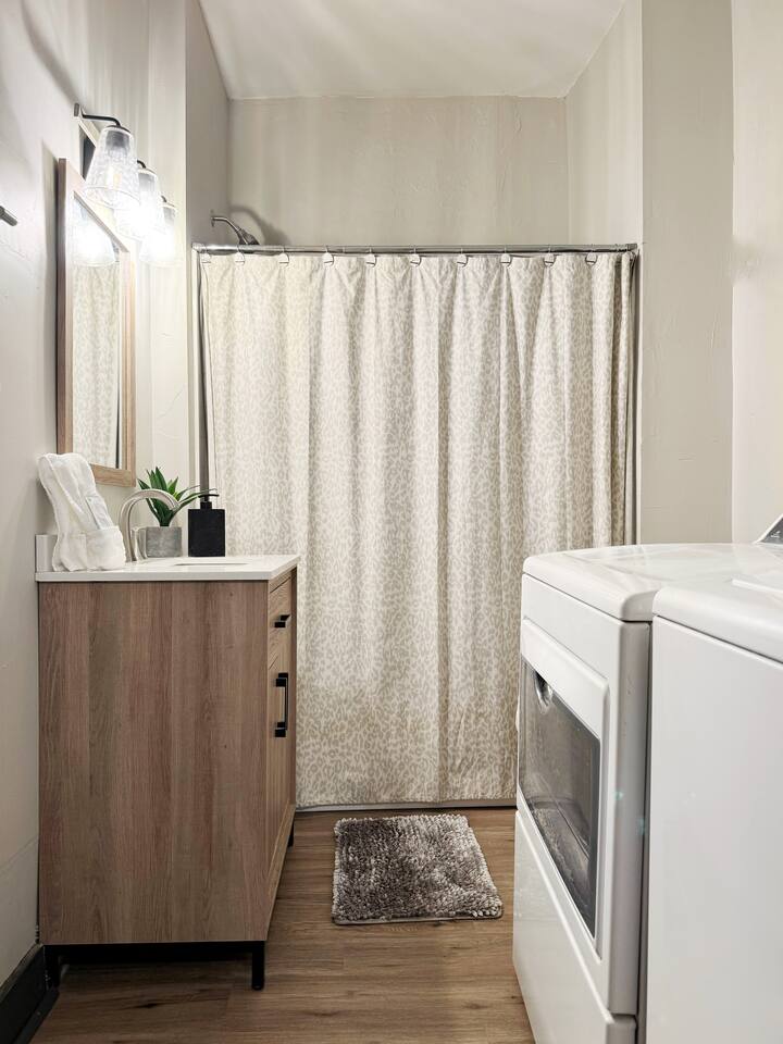 Suite Home Indiana #2 |KING 1BR/1BA Apartment