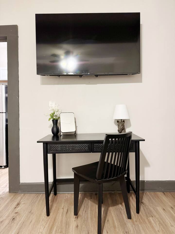 Suite Home Indiana #2 |KING 1BR/1BA Apartment