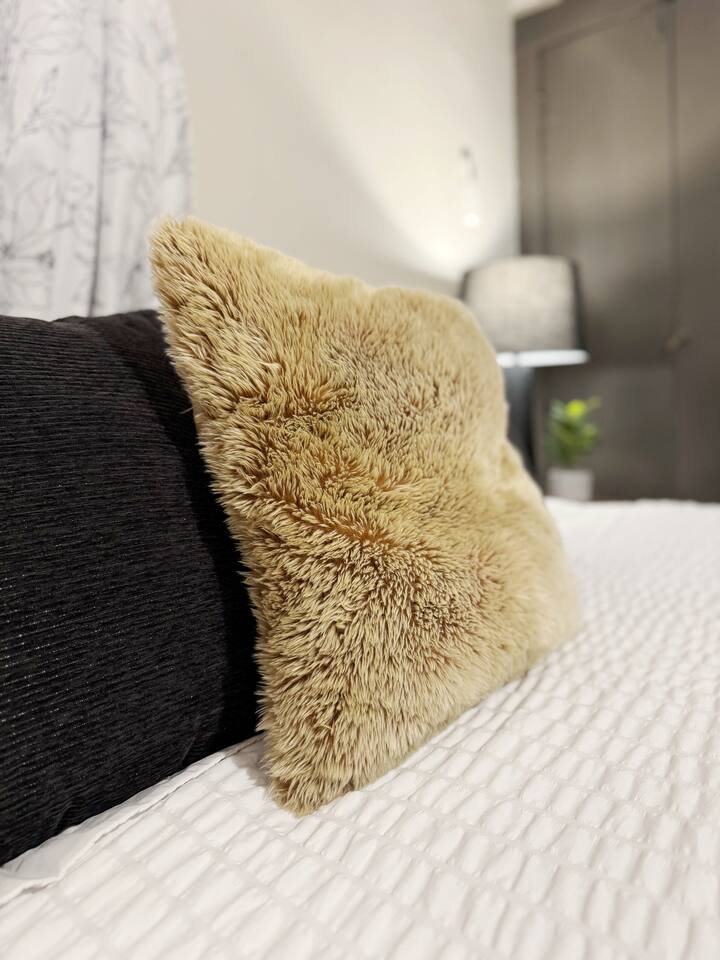 Suite Home Indiana #2 |KING 1BR/1BA Apartment