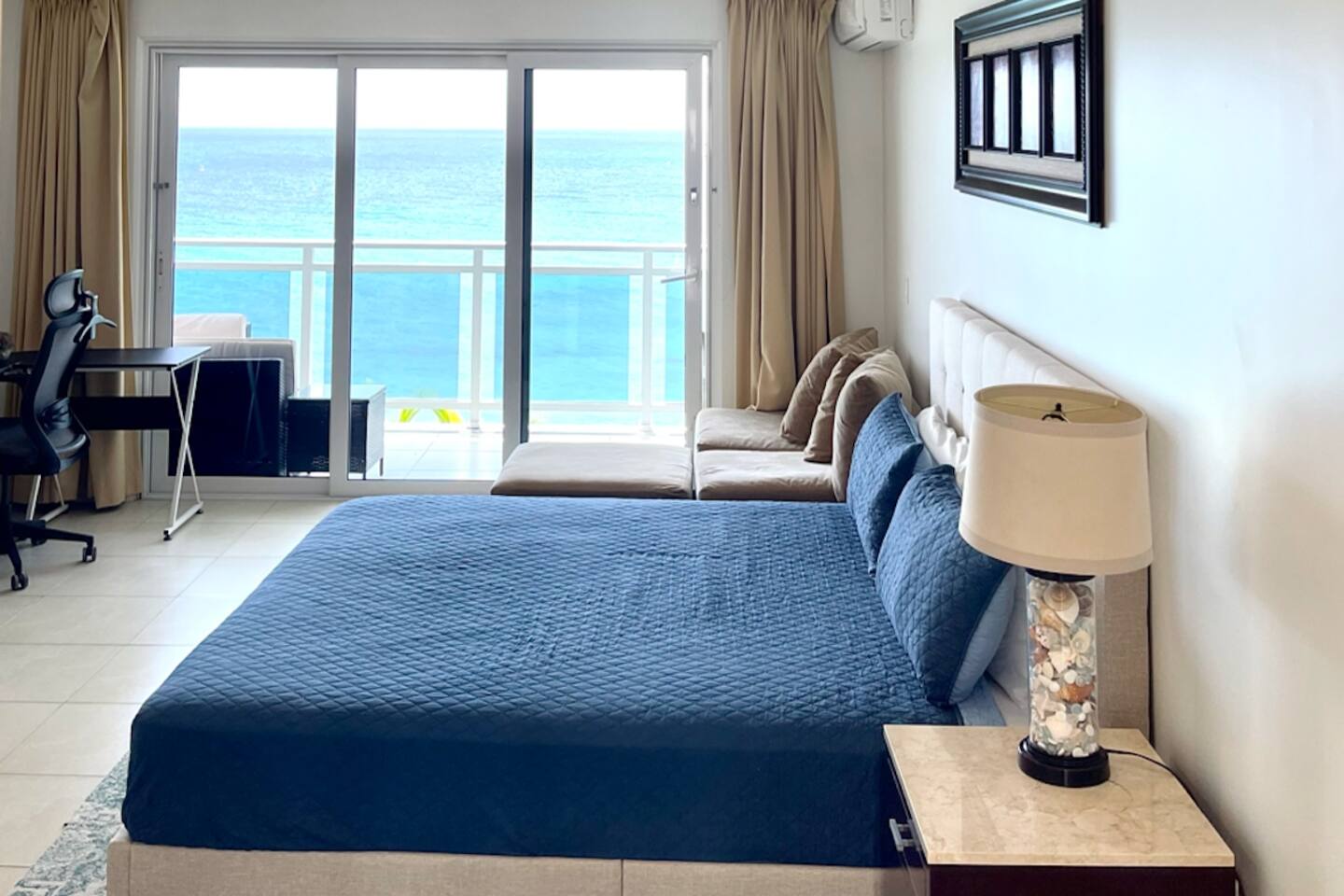 Maho Beach House: Grand Studio, OceanView Suite