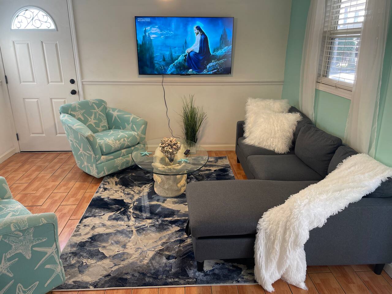 2BR Comfortable Downtown House Near Beach and More
