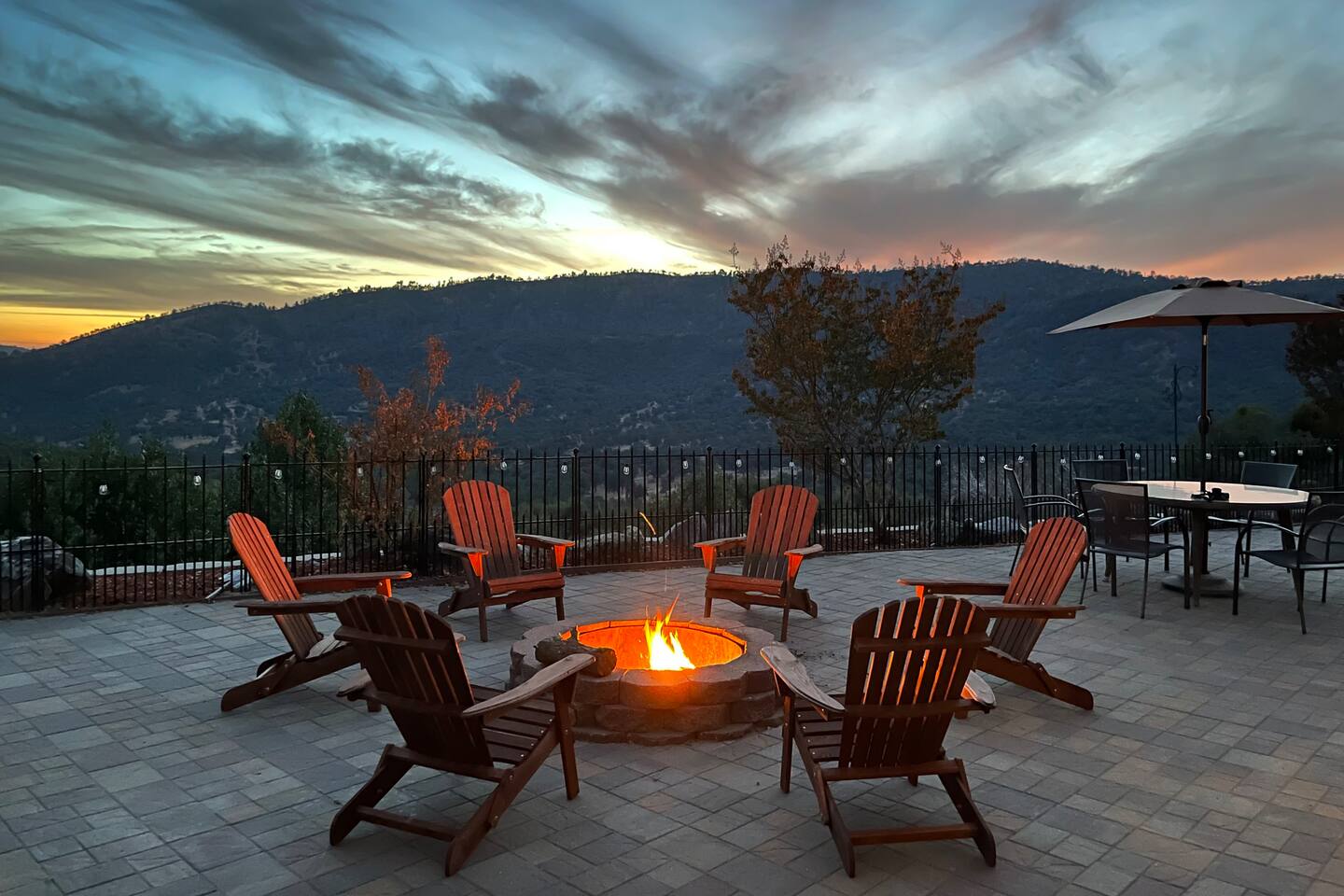 Stargazing Retreat: fire pit/hot tub near Yosemite