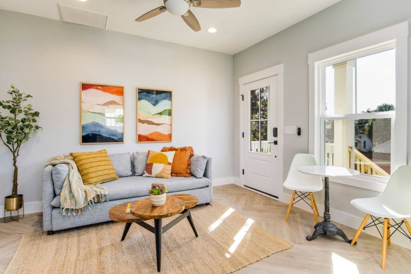 Walkable + Luxe ~ 1BR Guesthouse w/ Fire Pit+Grill