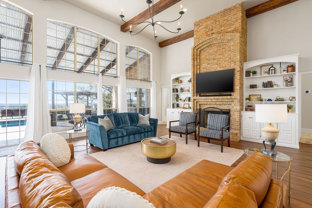Luxurious Estate with Heatable Pool & City Views