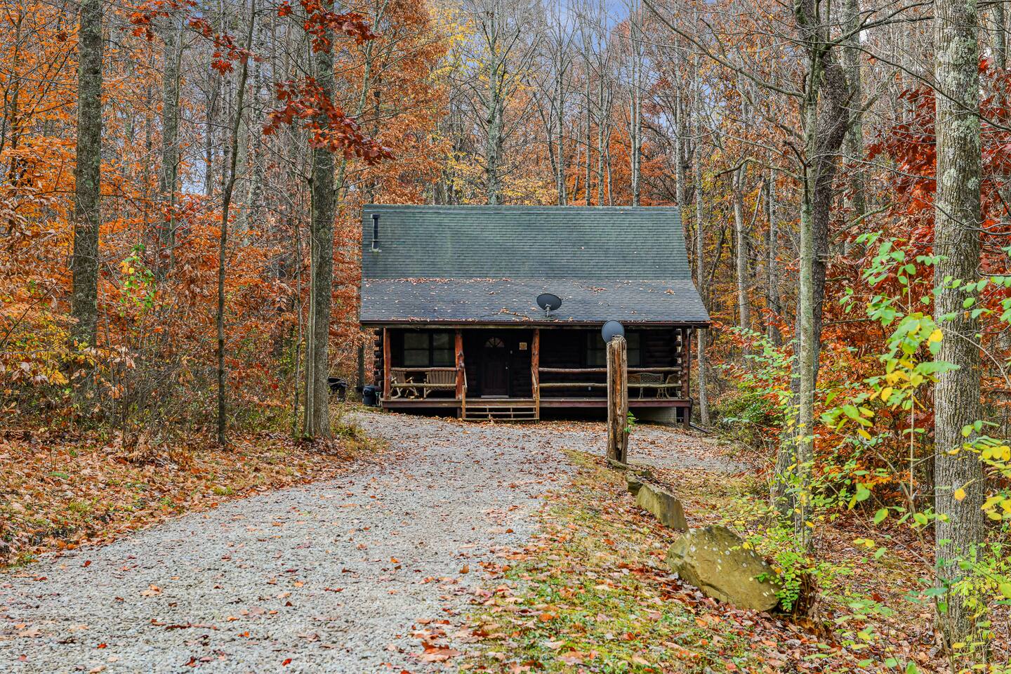 Charming 2Bed Cabin in the HEART of Hocking Hills!