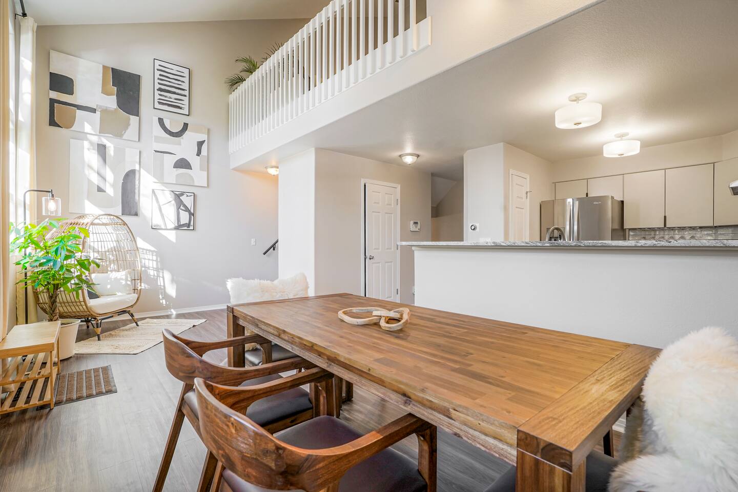 Spa-style Japandi 3 bedroom townhouse sleeps 8