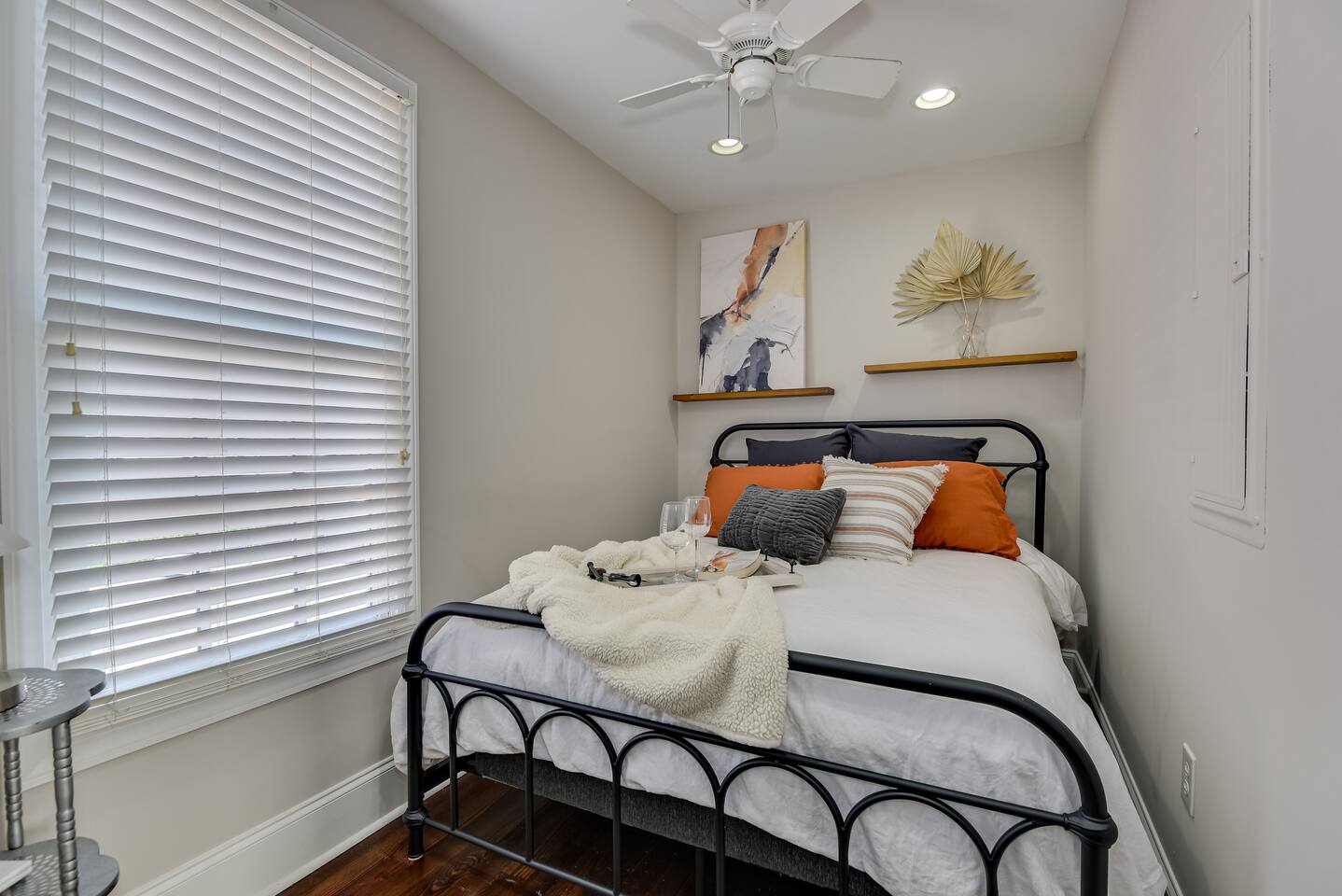 Luxurious 1 Bdrm Upstairs in Downtown Augusta
