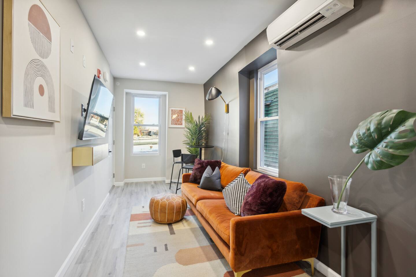 Cozy Apt Near Penn, CHOP, Front Porch, City Views