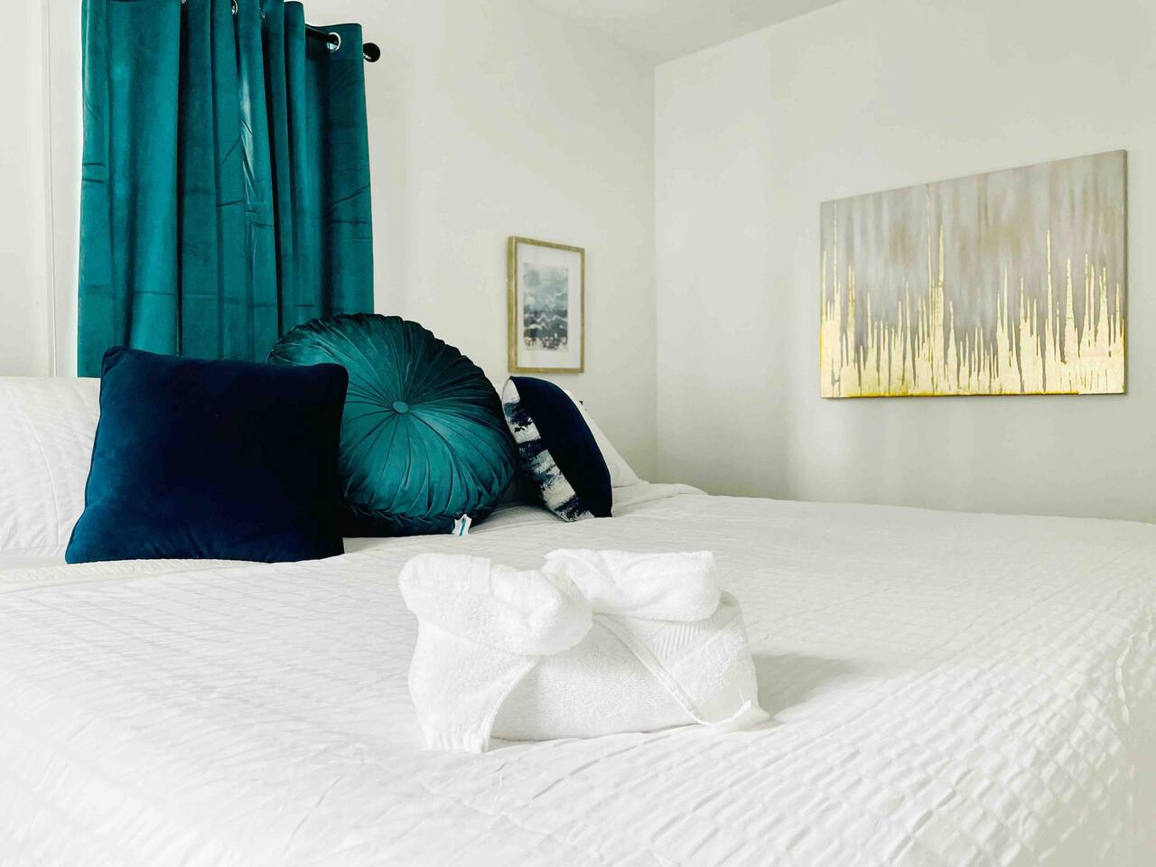 Suite Space B | KING 1BD/1BA Apt near UE