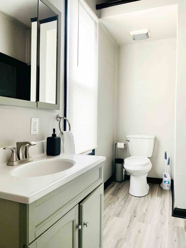 Leaning House of Haynie B|  King 2BD/1BA Apt