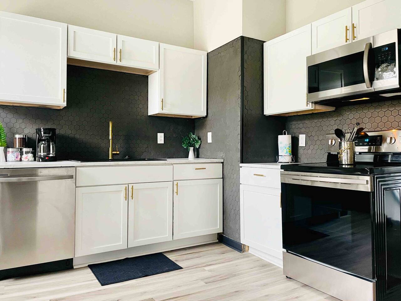 Leaning House of Haynie B|  King 2BD/1BA Apt photo 5