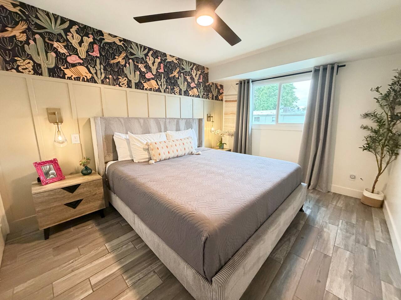 Fit for a king, that’s right, 2 bedrooms with king size beds. TV & Roku apps, super plush bedding, blackout curtains.