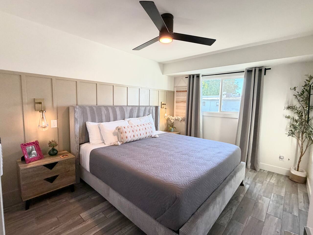 Fit for a king, that’s right, 2 bedrooms with king size beds. TV & Roku apps, super plush bedding, blackout curtains.