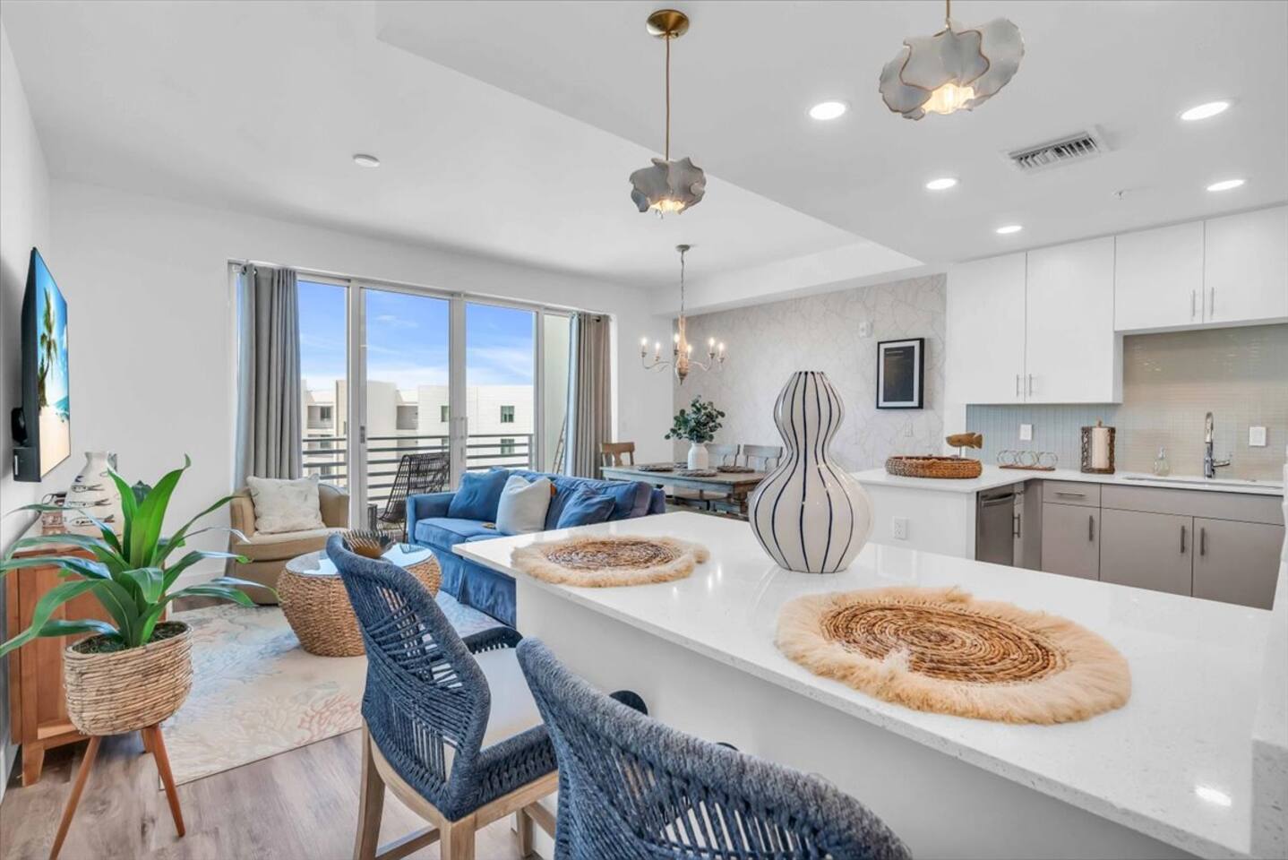 Condo Downtown Sarasota. Sunsets, GYM, POOL/SPA