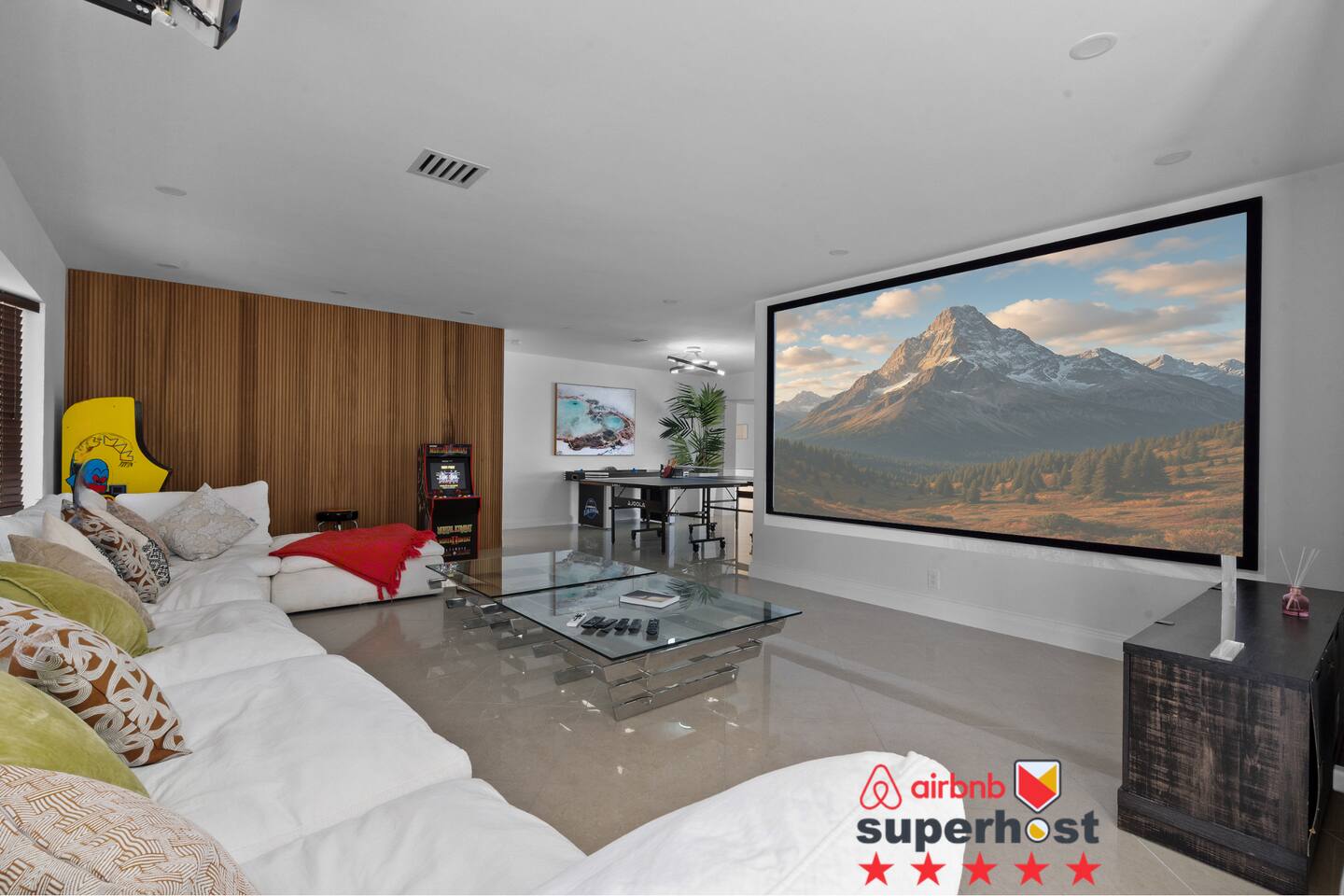 • Luxury 4000-sqft Mansion with Sauna & large Pool