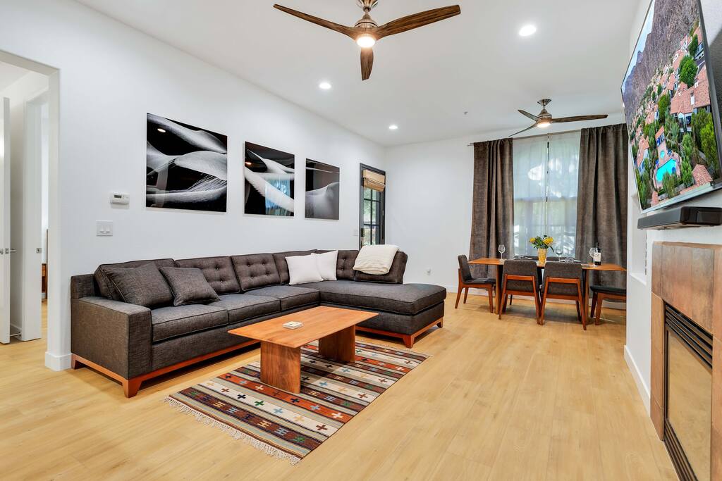 Fabulous King 2BR/2BA/2Car Legacy Villa near Pool